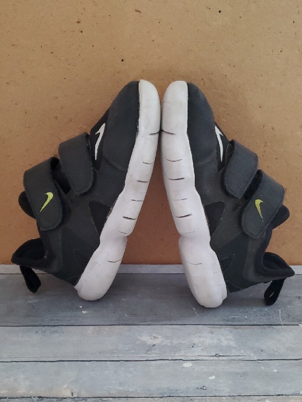 Nike Youth Shoes Free RN 5.0 Athletic Sneaker Size 8c/14 CM - Picture 3 of 6